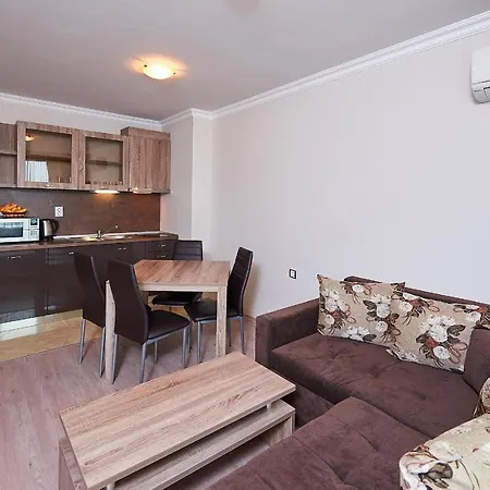 Boutique Rose Gardens 公寓式酒店 4*