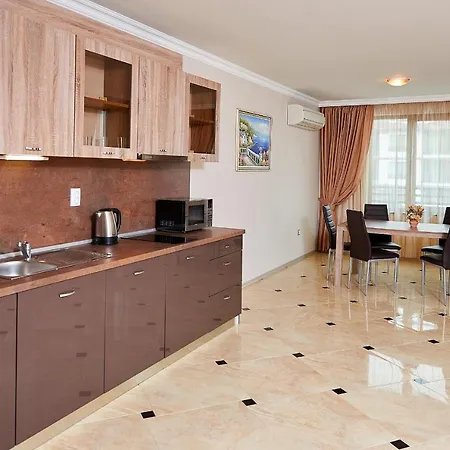 Aparthotel Boutique Rose Gardens 4*