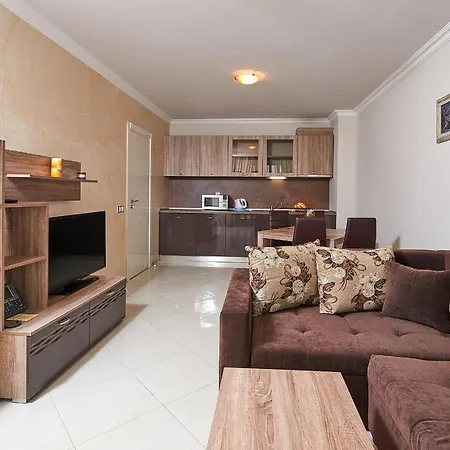 Boutique Rose Gardens Aparthotel