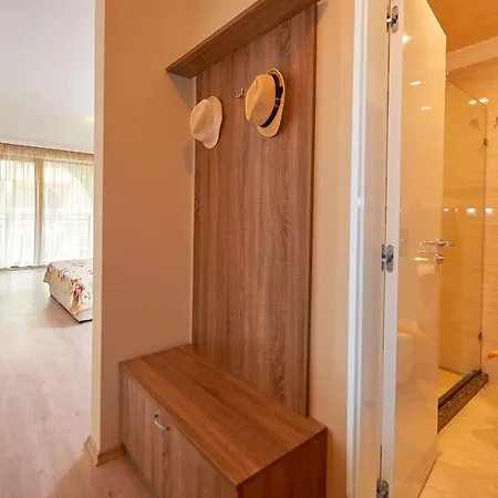 Aparthotel Boutique Rose Gardens 4*