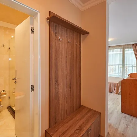 Aparthotel Boutique Rose Gardens 4*